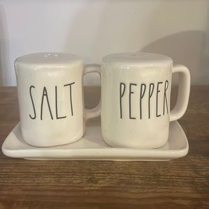 Rae dunn salt and pepper shaker